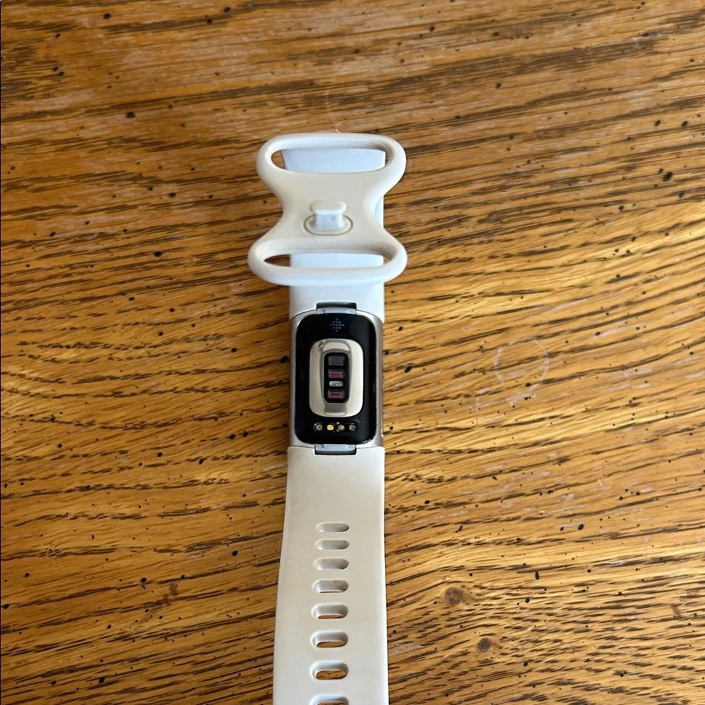 Fitbit Charge 6 Smartwatch - White - Picture 7 of 7